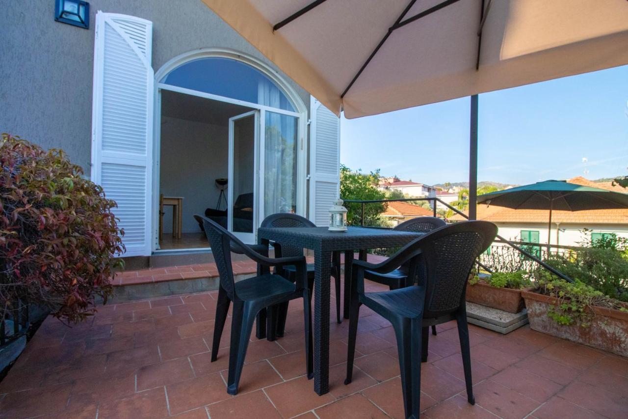Luminoso Appartamento Con Ampia Terrazza San Bartolomeo Al Mare Exteriör bild