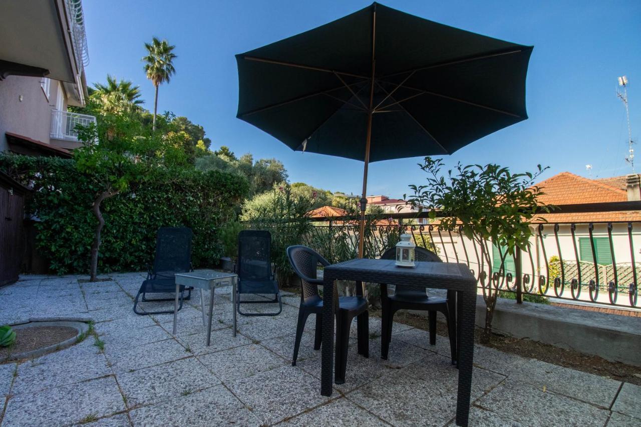 Luminoso Appartamento Con Ampia Terrazza San Bartolomeo Al Mare Exteriör bild