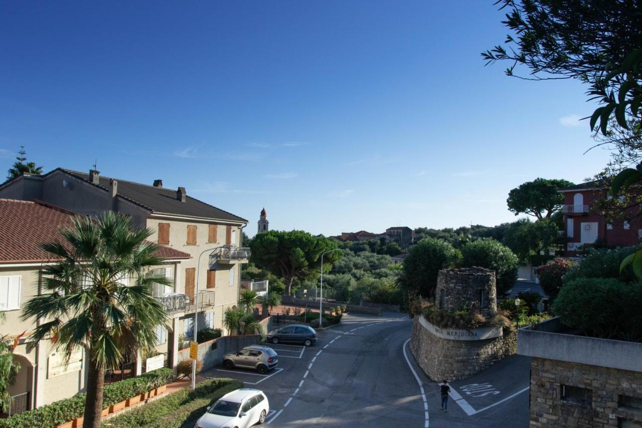 Luminoso Appartamento Con Ampia Terrazza San Bartolomeo Al Mare Exteriör bild